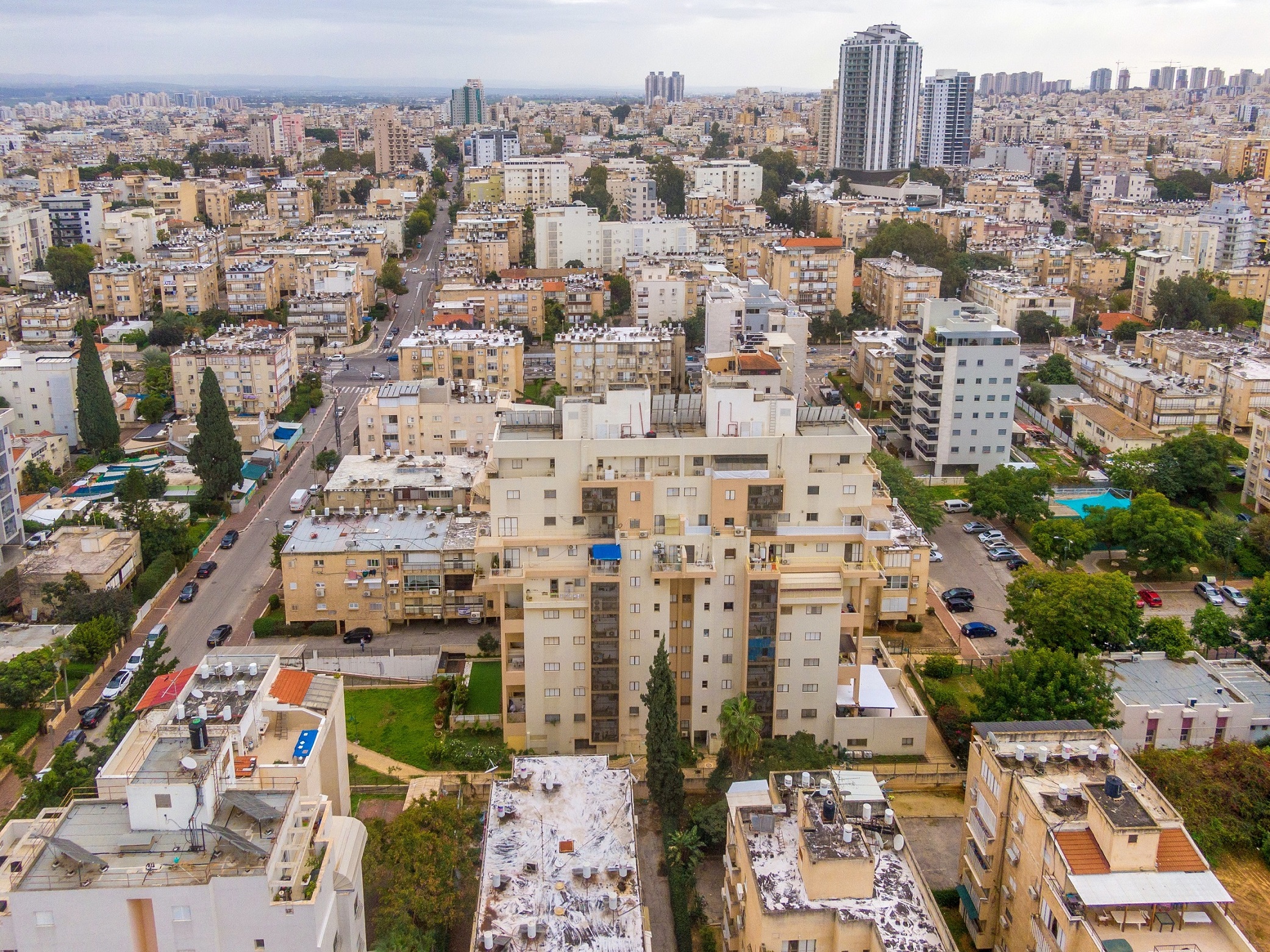 八部门：鼓励更多软件、大数据、人工智能等领域优质企业在国内上市